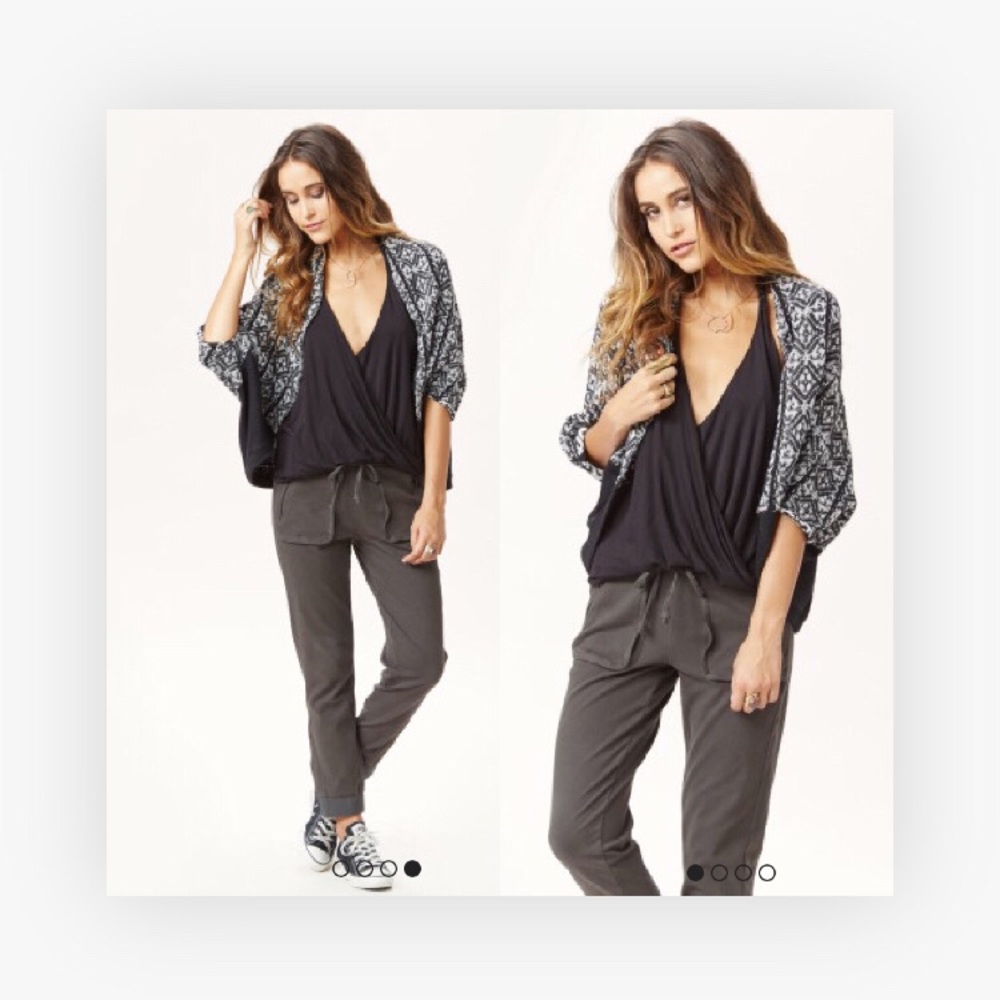 Planet Blue Azteca Short Cape